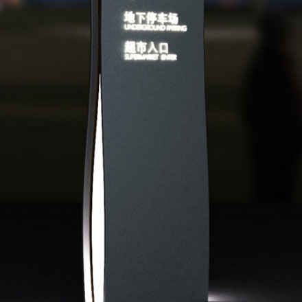 如何使用VI設計來傳達教育品牌的使命和價值觀？